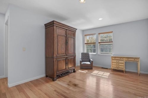 228 Mallard Ct, Yorktown Hgts NY  10598-1975 exterior