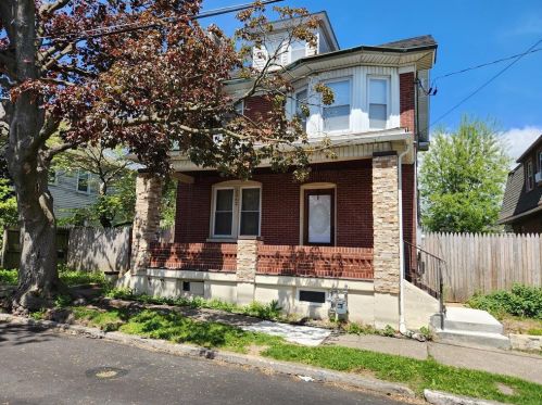 2463 Birch St, Easton, PA 18042-5364