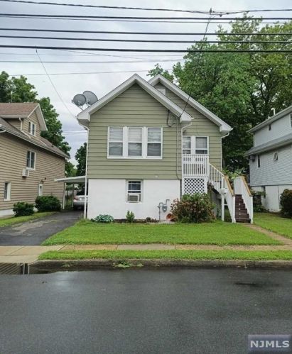 219 Park St, Moonachie, NJ 07074-1117