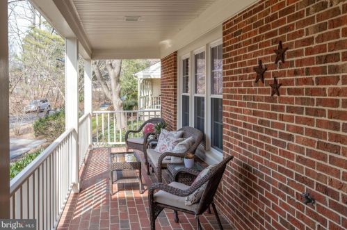 5967 Oakland Park Dr, Springfield, VA 22015-2442