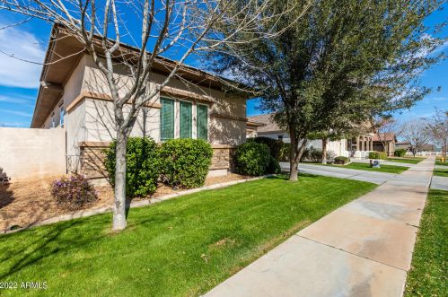 3954 Mesquite St, Gilbert, AZ 85296-1837