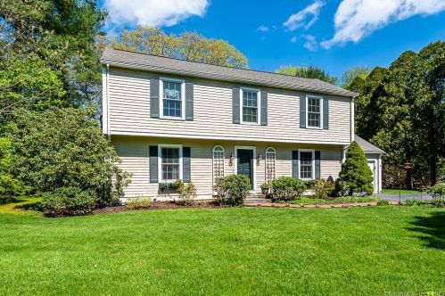 13 Dennison Rd, Essex CT  06426-1352 exterior