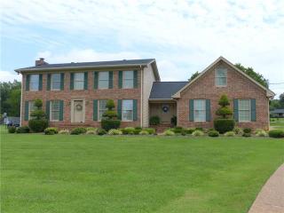 233 Cherokee Rd, Hendersonville, TN 37075-3703