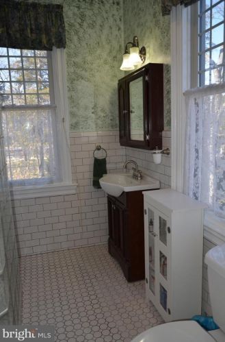 205 Lippincott Ave, Riverton NJ  08077-1309 exterior