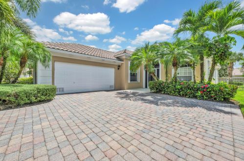 10940 Fall Creek Dr, Fort Pierce, FL 34987-2150