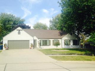 920 Brentwood Dr, Pella, IA 50219-1005