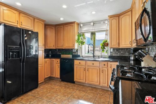 2216 Electra Ave, Simi Valley CA  93065-1720 exterior