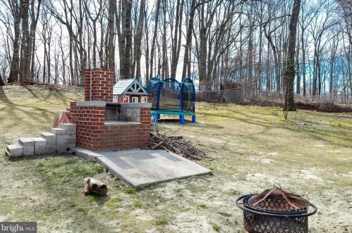 808 Mail Ave, West Deptford NJ  08096-6515 exterior