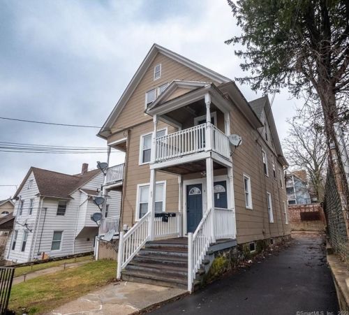 69 Branch St, Waterbury, CT 06704-3627