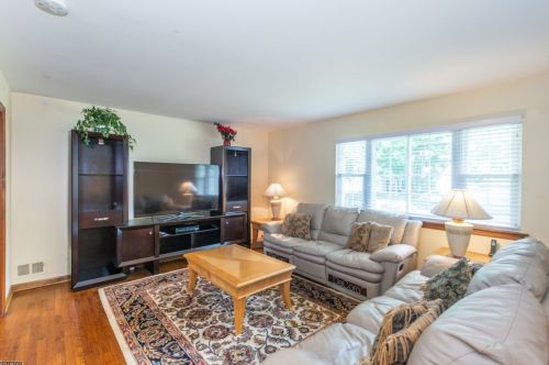 6 Allyson Rd, Roxbury Township NJ  07836-9307 exterior