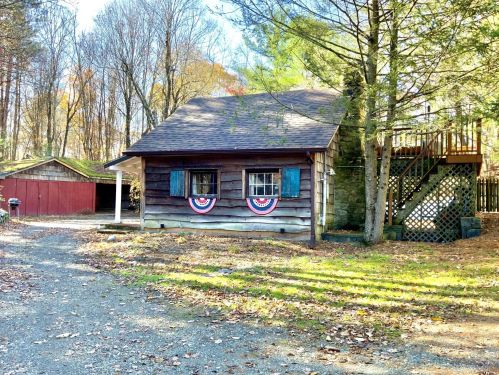 356 Rossway Rd, Pleasant Valley NY  12569-7415 exterior
