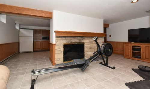 4902 Kinnickinnic Riv Pkwy, Milwaukee WI 53219-3277 exterior