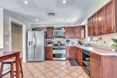 32 Timber Trl, Milford, CT 06460-3676