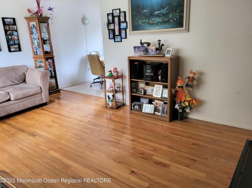 280 Sky Manor Blvd, Bricktown, NJ 08723-6873