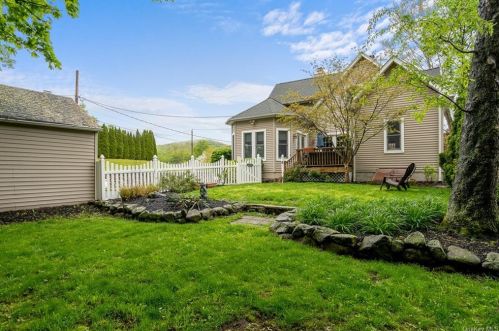 23 Oak Ter, Airmont, NY 10901-5922