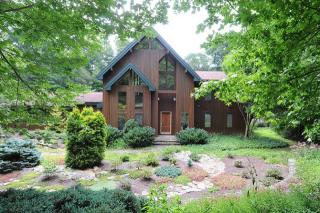 422 Northwood Dr, Orange, CT 06477-1050