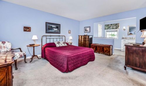 2002 Beechcroft Ct, Cincinnati OH 45233-1713 exterior