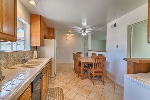 10422 Ponder St, Cypress CA  90630-4462 exterior