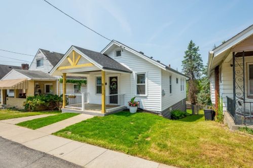 15 Lodge St, Pittsburgh, PA 15227-1725