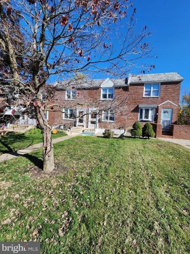 823 Crescent Dr, Manor PA  19036-1605 exterior