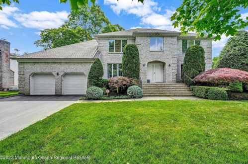 53 Amagansett Dr, Morganville, NJ 07751-1182