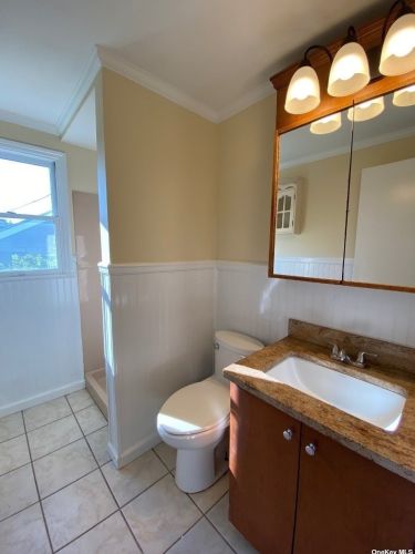 2326 Hampton Ave, Seaford NY  11783-3114 exterior