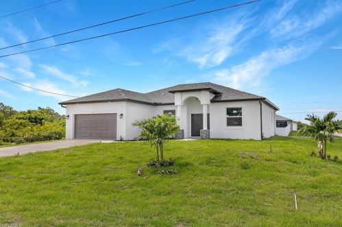 3521 16th St, Lehigh Acres, FL 33971-5237