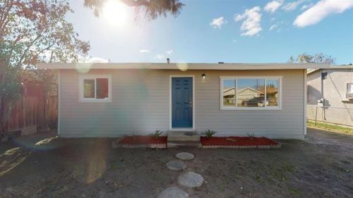 1512 Holm Ave, Modesto CA  95351-4302 exterior