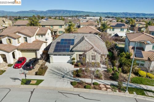 9744 Golden Sky Way, Gilroy CA  95020-9663 exterior