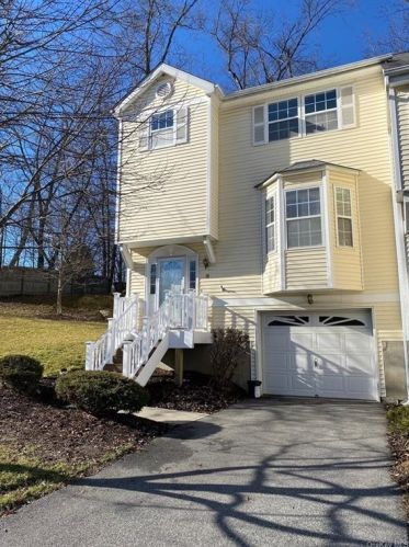 18 Lake Ridge Dr, Middletown, NY 10940-2156