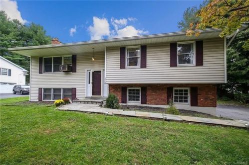 2744 Crompond Rd, Yorktown Hgts, NY 10598-3131