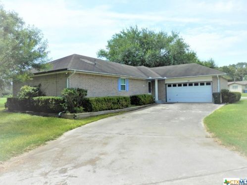 23 Champions Dr, Seguin TX  78155-7007 exterior