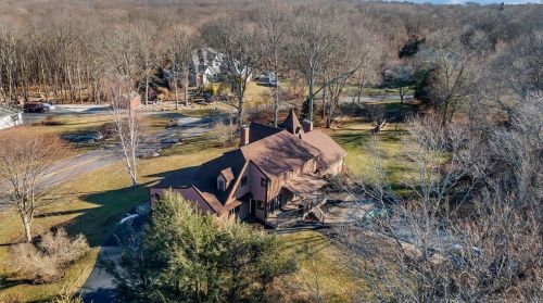 61 Pepperbox Rd, Waterford, CT 06385-3511