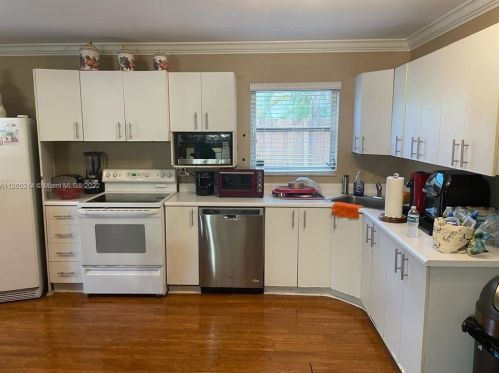 404 4th Ter, Dania Beach, FL 33004-4717