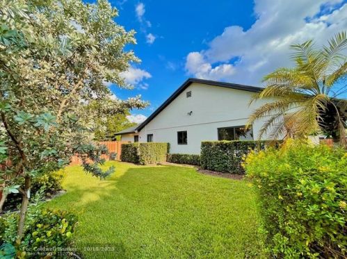 1630 118th Ter, Hollywood FL  33026-2546 exterior