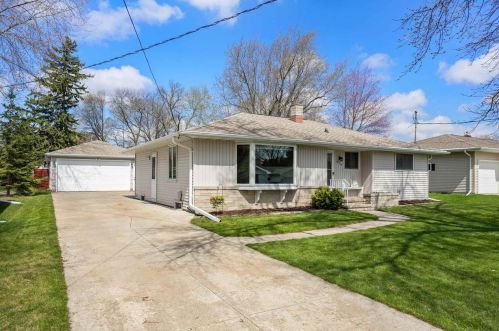 936 London St, Menasha, WI 54952-1933