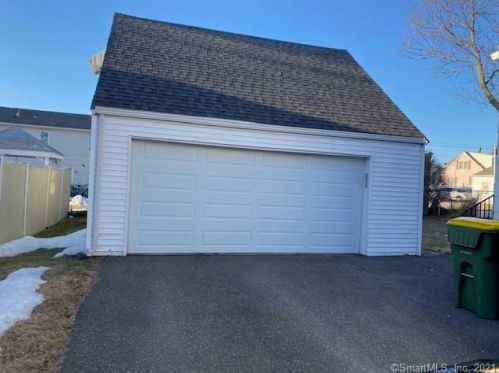 132 Anderson Ave, Waterbury, CT 06708-4000
