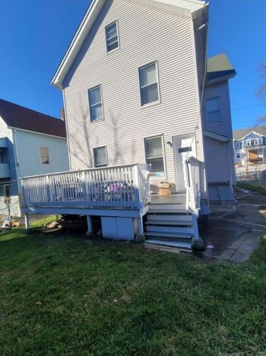 83 Johnson St, Bridgeport, CT 06604-5852