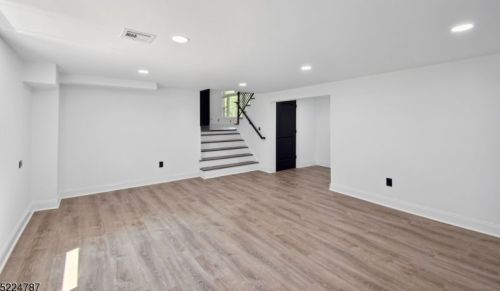 65 Old Stirling Rd, Warren NJ 07059-5810 exterior