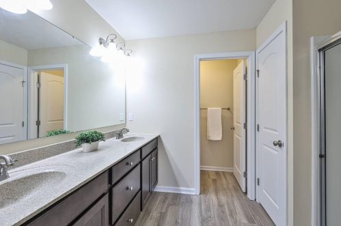 2485 Rolling Hills Dr, Covington KY  41017-5149 exterior