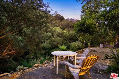 204 Topanga Canyon Blvd, Topanga CA  90290-3837 exterior