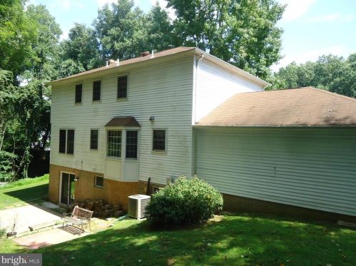 1120 Edward Dr, Great Falls, VA 22066-2111