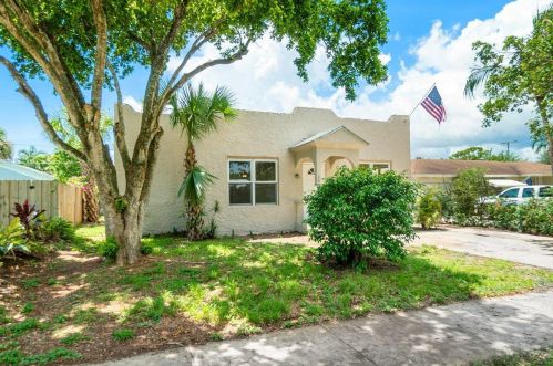 320 Foresteria Dr, West Palm Beach, FL 33403-3416