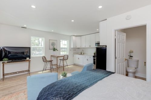 7812 Peachtree Ave, Van Nuys CA  91402-6514 exterior