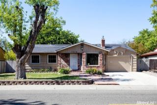 7916 East Pkwy, Sacramento, CA 95823-3715
