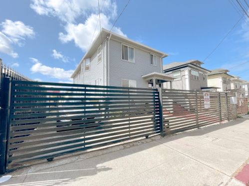 831 35 St, Oakland CA  94608-4217 exterior