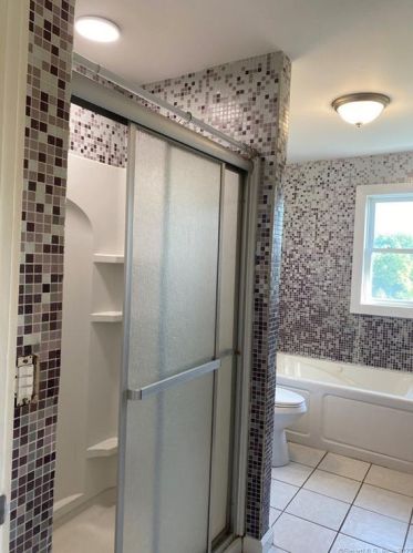 96 Charter Oak St, Manchester CT  06040-6211 exterior