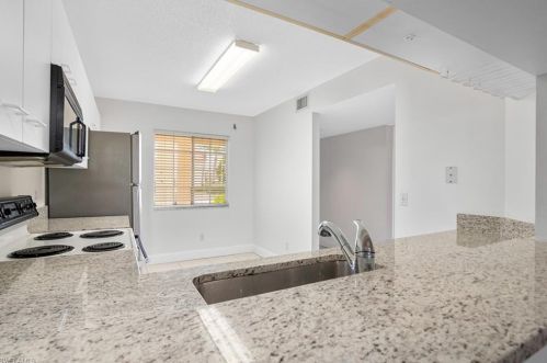 7713 Jewel Ln, Naples, FL 34109-8763