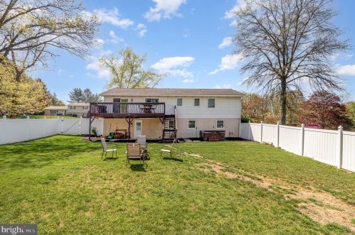 81 Moongale Dr, Carlisle PA  17013-2116 exterior