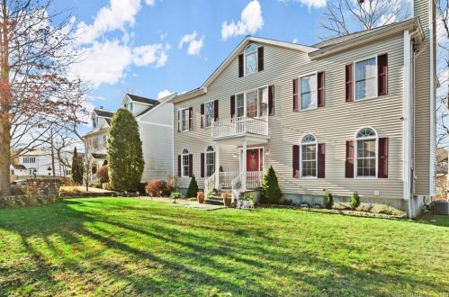 112 Turn Of River Rd, Stamford CT  06905-2029 exterior